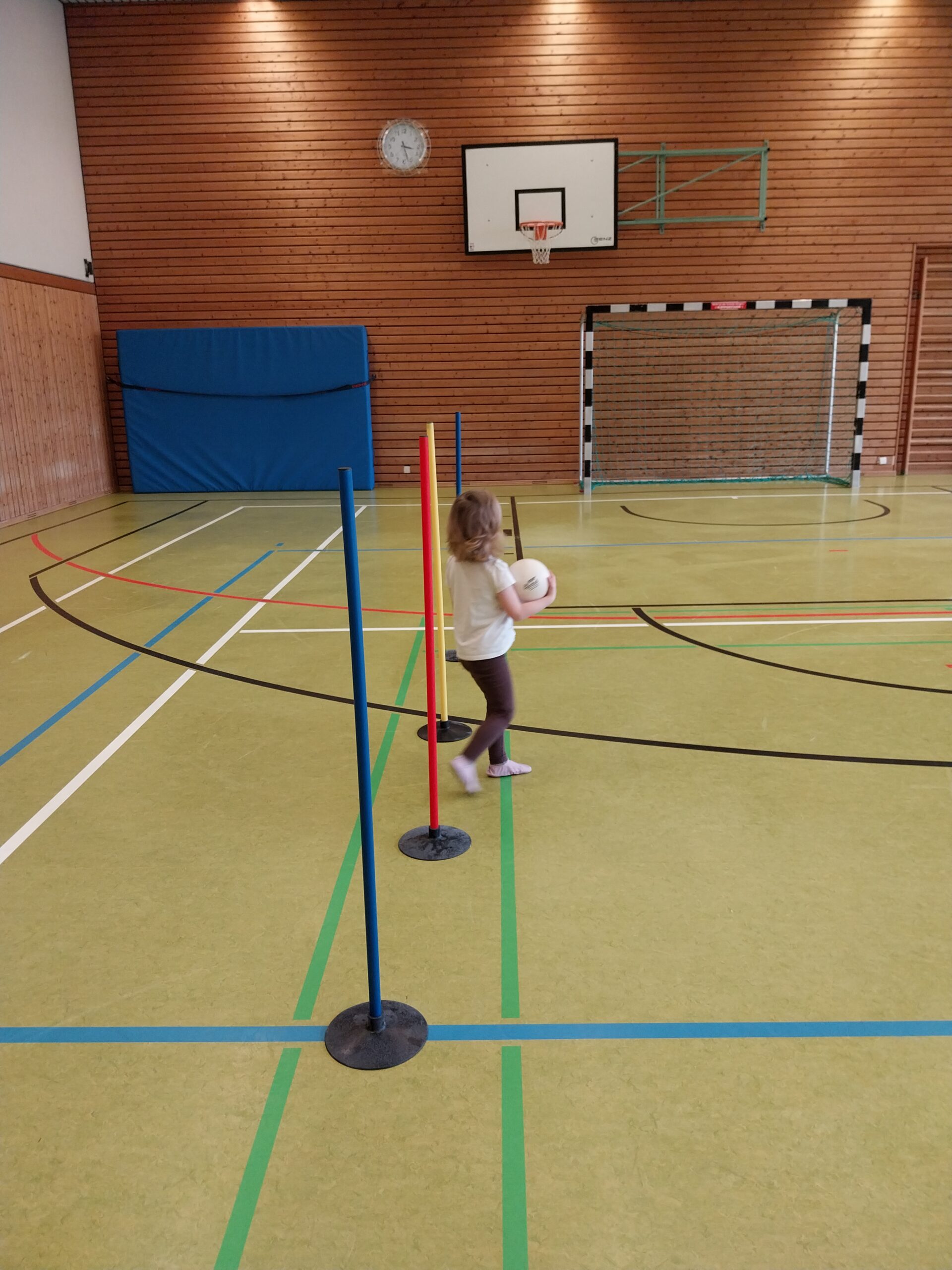 Kinderturnen TSV Hirsau – Balancieren in der Halle